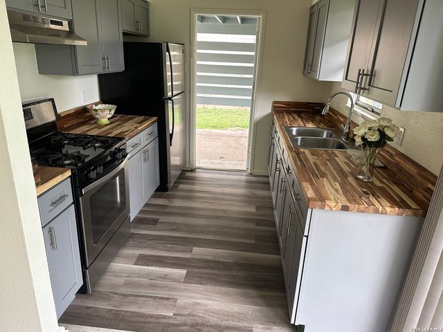451 Kate Schenck, San Antonio, TX 78223