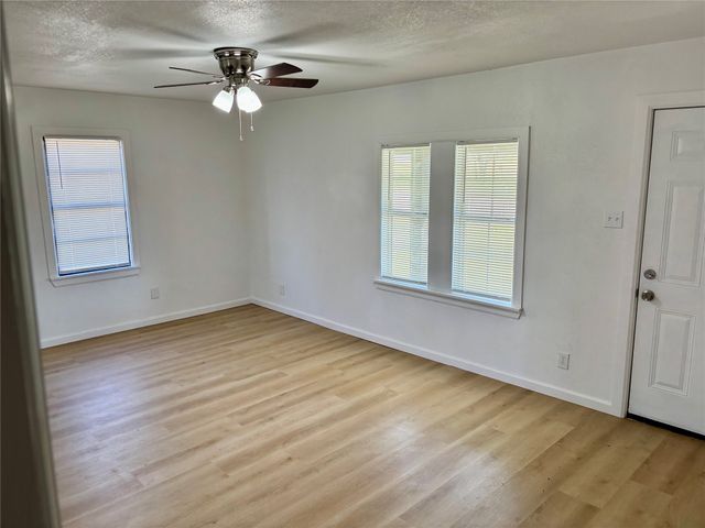 607 Baylor Street, Nocona, TX 76255