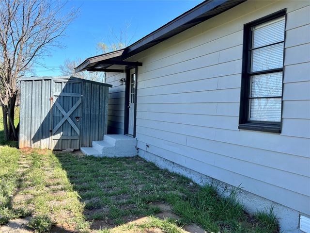 607 Baylor Street, Nocona, TX 76255
