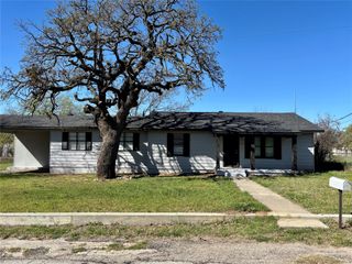 607 Baylor Street, Nocona, TX 76255