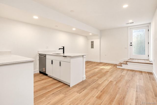 800 Dahlia Street, Denver, CO 80220
