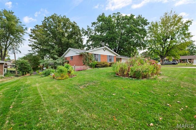 5837 Oak Forest Lane, St Louis, MO 63128