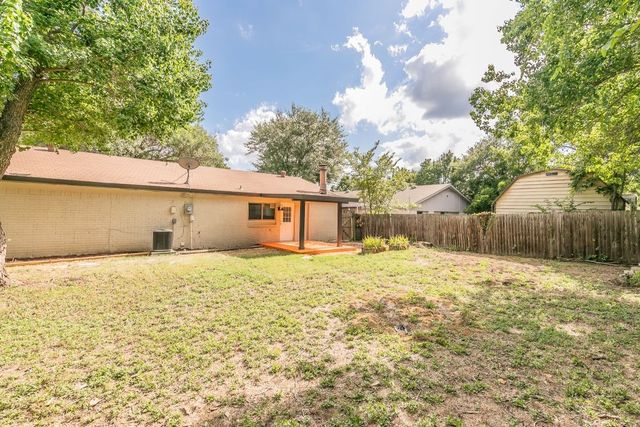 1105 Brook Hill Lane, Arlington, TX 76014