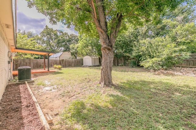1105 Brook Hill Lane, Arlington, TX 76014