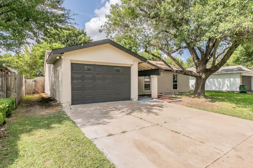1105 Brook Hill Lane, Arlington, TX 76014