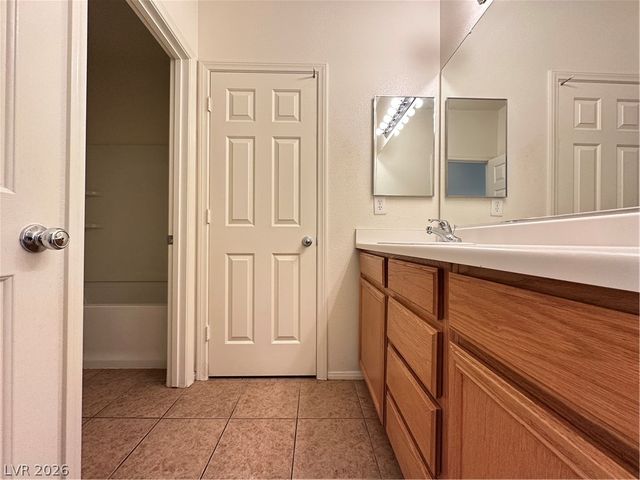 9302 VISTA WATERS Lane, Las Vegas, NV 89178