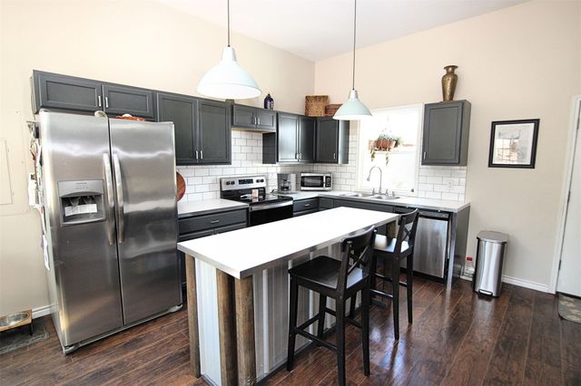 209 Lakevista DR, Burnet, TX 78611