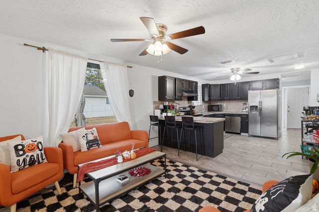 262 E 8960 S, Sandy, UT 84070