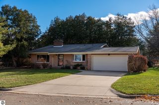 905 Hopkins Avenue, Mt Pleasant, MI 48858