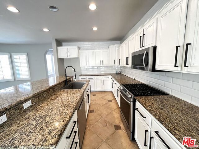 28327 Rocky Cove Drive, Menifee, CA 92585