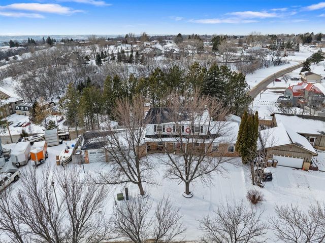 1609 7th St NW, Minot, ND 58703