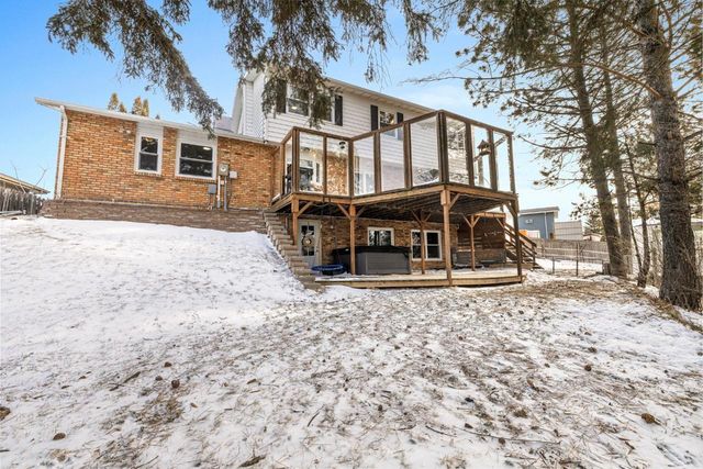 1609 7th St NW, Minot, ND 58703