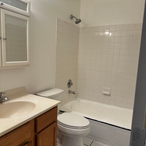 2100 Light Road 212, Oswego, IL 60543