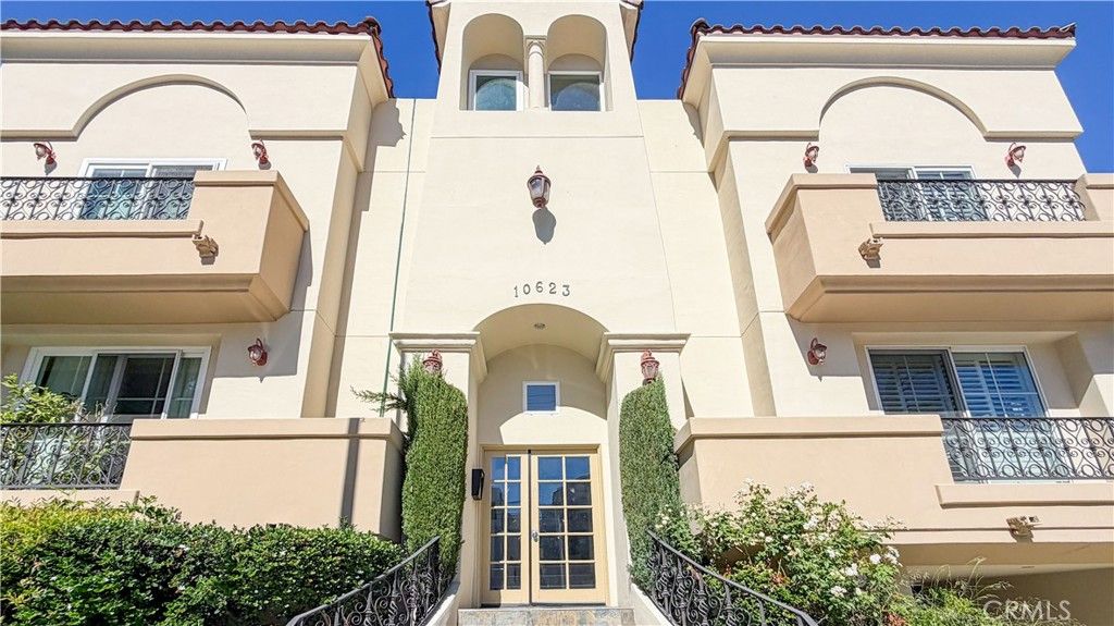 10623 Moorpark, North Hollywood, CA 91602 — exterior
