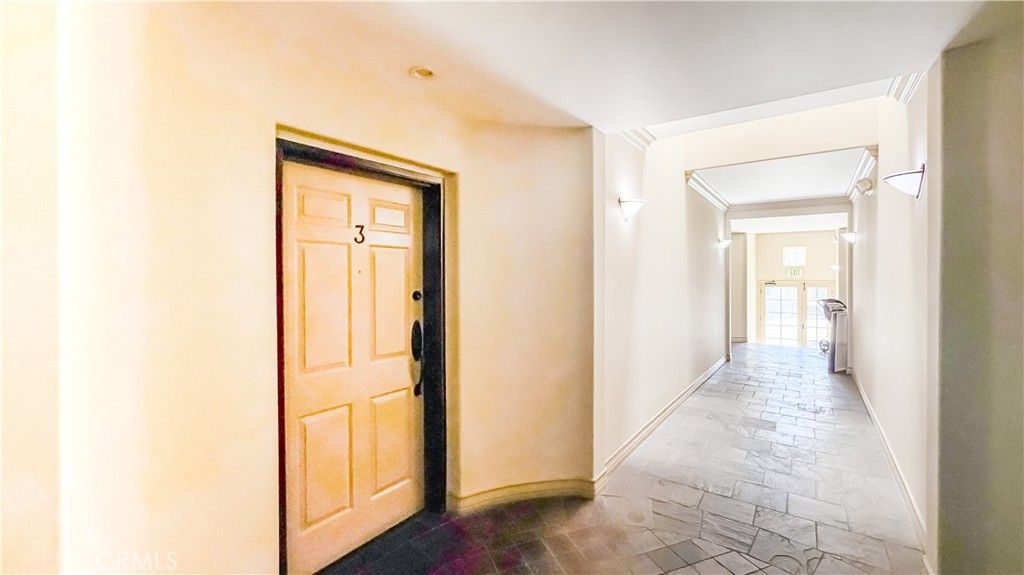 10623 Moorpark, North Hollywood, CA 91602 — photo 2