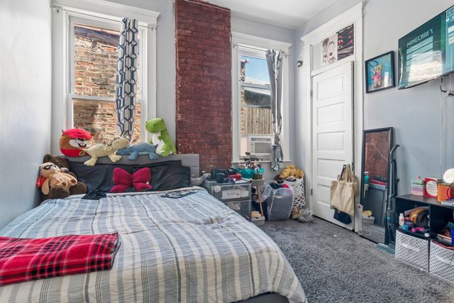 4331 W Adams Street, Chicago, IL 60624