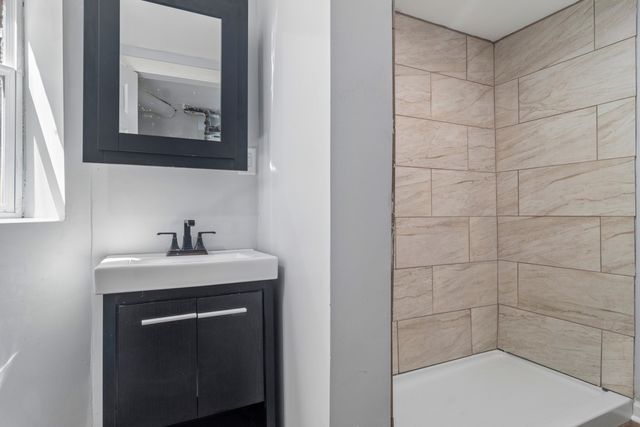 4331 W Adams Street, Chicago, IL 60624