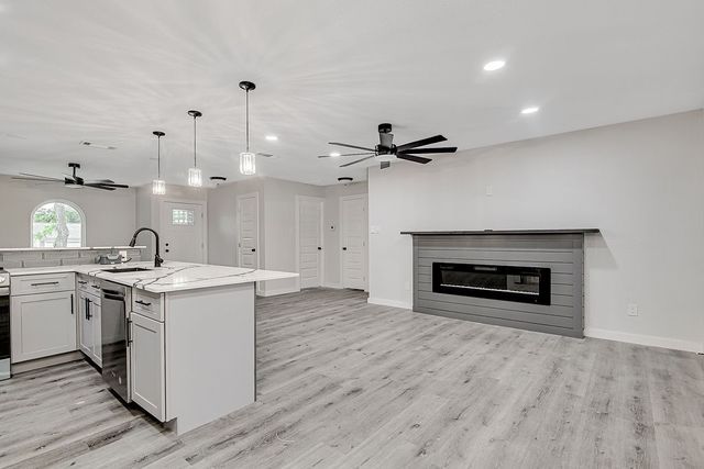 7424 Van Natta Lane, Fort Worth, TX 76112