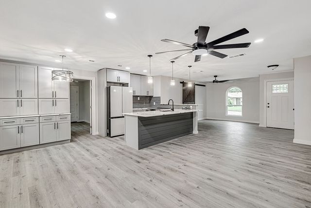 7424 Van Natta Lane, Fort Worth, TX 76112