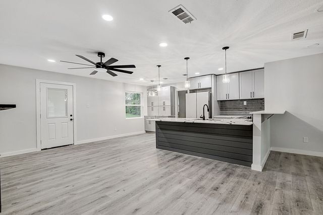 7424 Van Natta Lane, Fort Worth, TX 76112