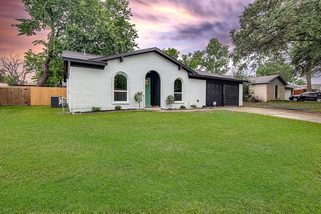 7424 Van Natta Lane, Fort Worth, TX 76112