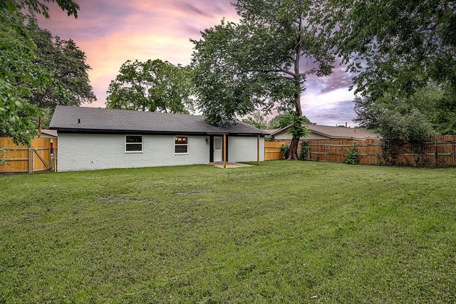 7424 Van Natta Lane, Fort Worth, TX 76112