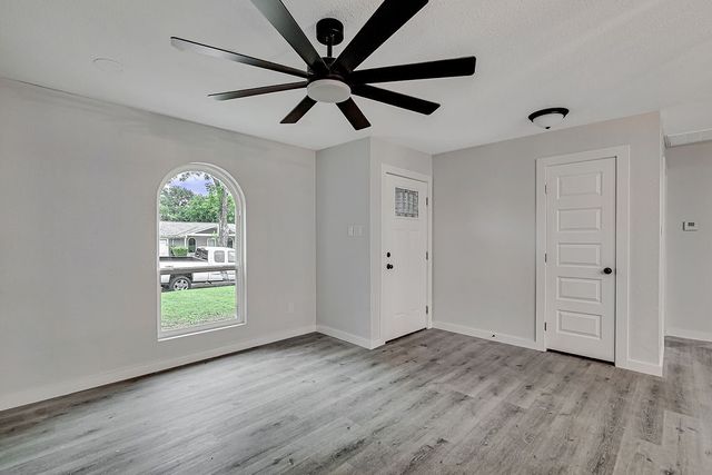 7424 Van Natta Lane, Fort Worth, TX 76112