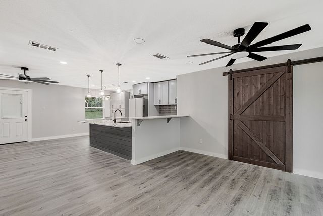 7424 Van Natta Lane, Fort Worth, TX 76112