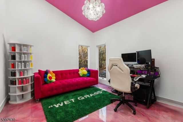 12 Smoke Rise Rd, Kinnelon Boro, NJ 07405