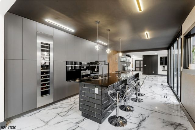 12 Smoke Rise Rd, Kinnelon Boro, NJ 07405