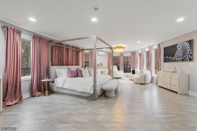 12 Smoke Rise Rd, Kinnelon Boro, NJ 07405