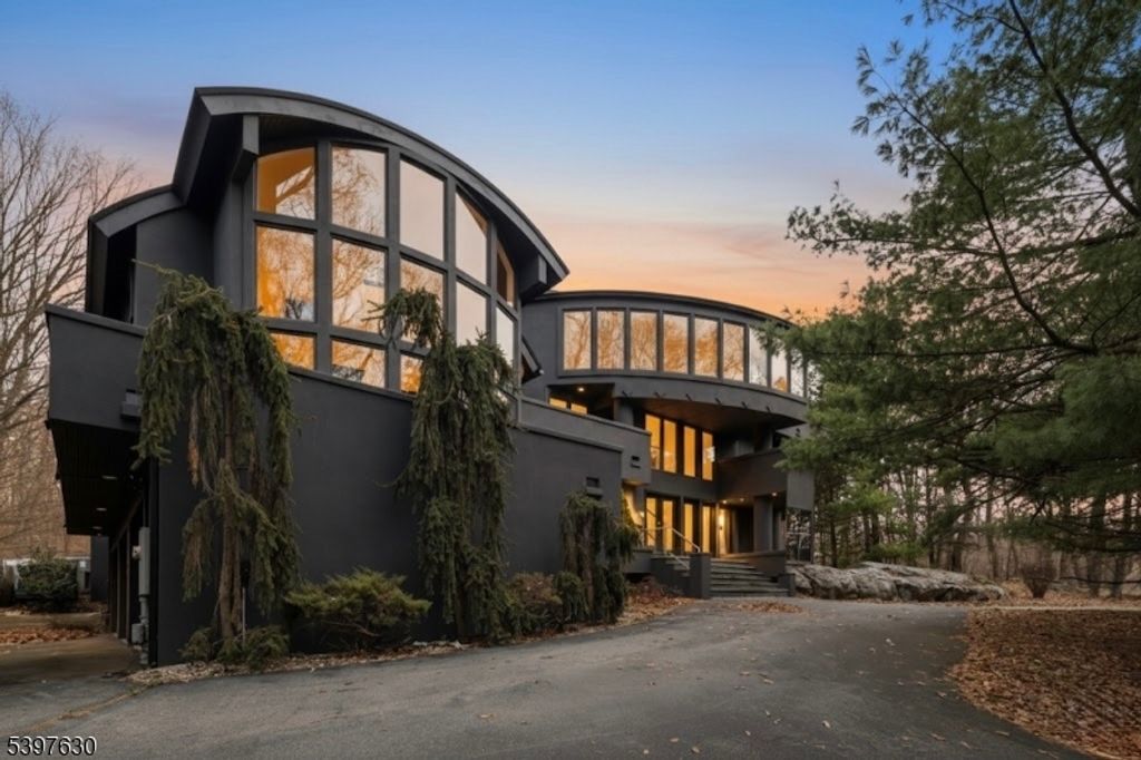 12 Smoke Rise Rd, Kinnelon Boro, NJ 07405