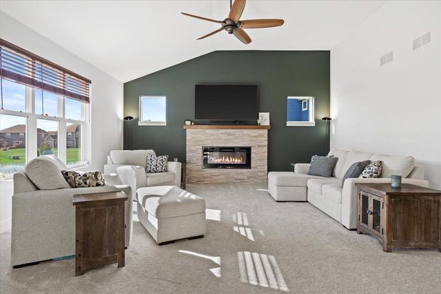 190 Mullberry LANE, Grafton, WI 53024