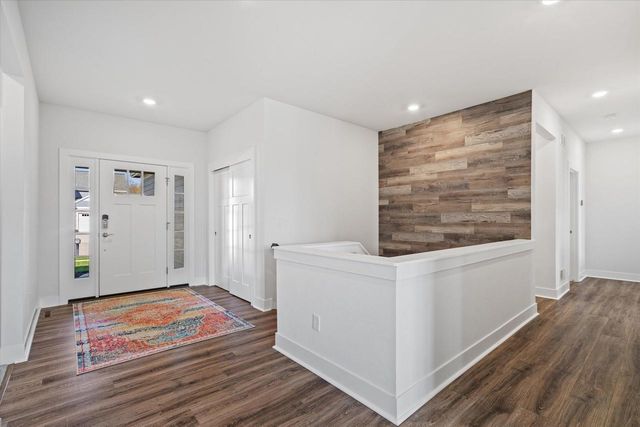 190 Mullberry LANE, Grafton, WI 53024