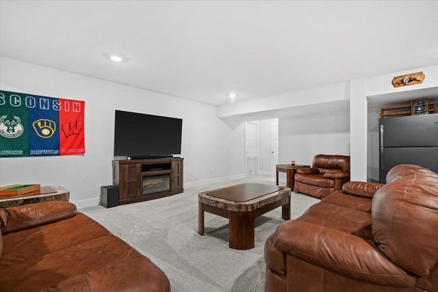 190 Mullberry LANE, Grafton, WI 53024
