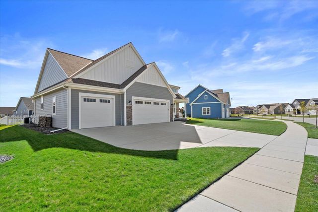190 Mullberry LANE, Grafton, WI 53024