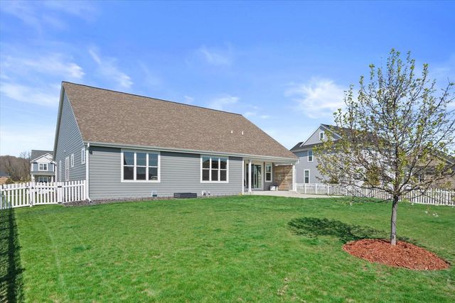 190 Mullberry LANE, Grafton, WI 53024