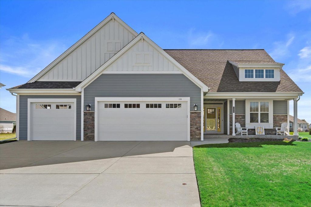190 Mullberry LANE, Grafton, WI 53024