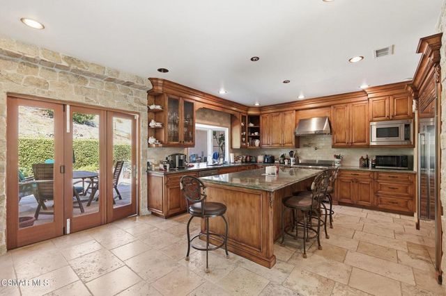 30075 Triunfo Drive, Agoura Hills, CA 91301