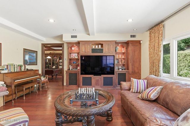 30075 Triunfo Drive, Agoura Hills, CA 91301