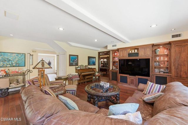 30075 Triunfo Drive, Agoura Hills, CA 91301