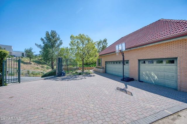 30075 Triunfo Drive, Agoura Hills, CA 91301