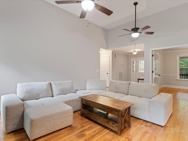 3904 Rowland Rd, Murfreesboro, TN 37128