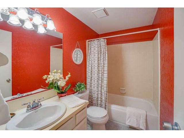 2716 Ne 157TH St, Vancouver, WA 98686