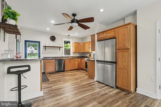 37 HIGH ST, Boiling Springs, PA 17007