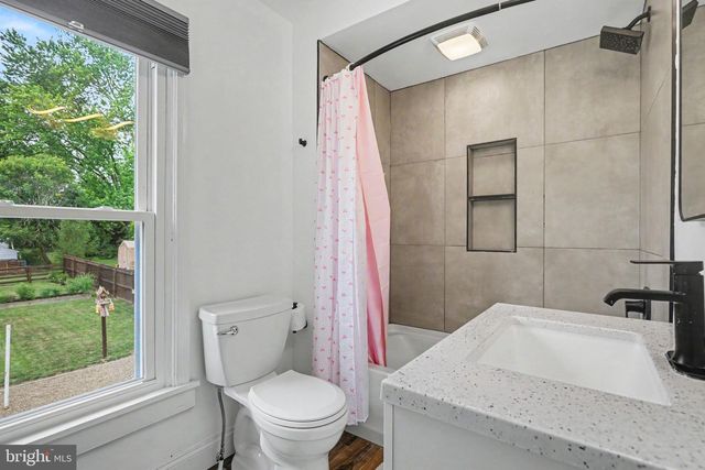 37 HIGH ST, Boiling Springs, PA 17007