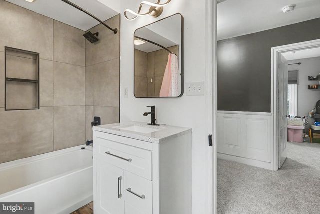 37 HIGH ST, Boiling Springs, PA 17007