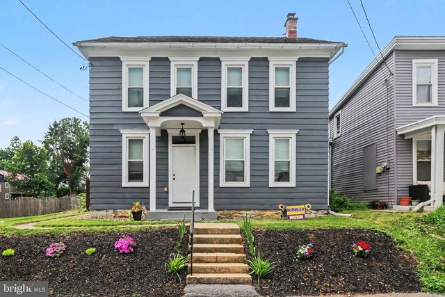 37 HIGH ST, Boiling Springs, PA 17007