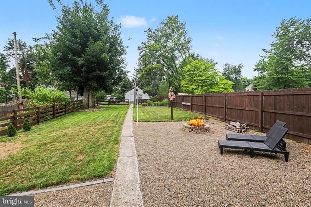 37 HIGH ST, Boiling Springs, PA 17007