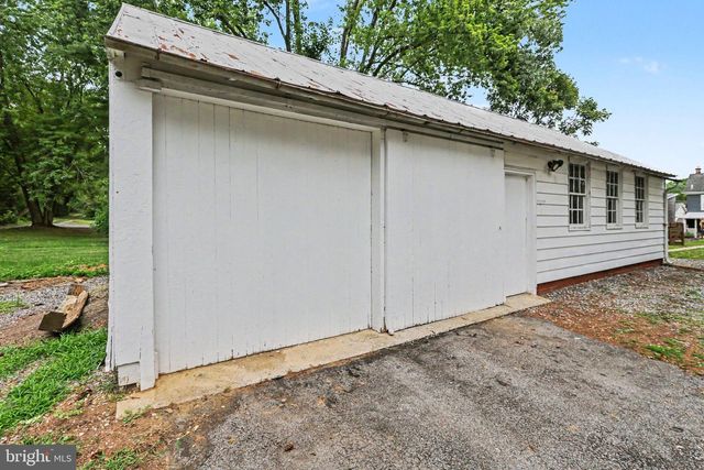 37 HIGH ST, Boiling Springs, PA 17007